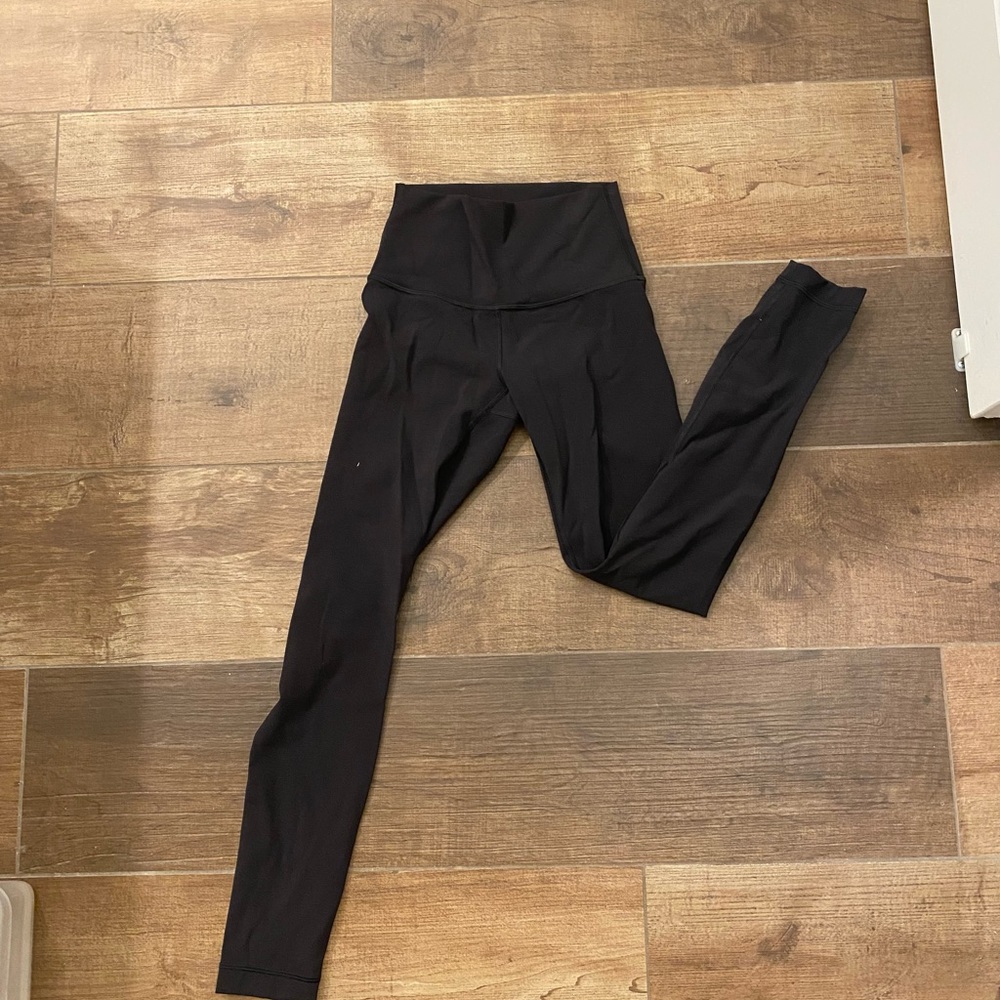 Black lululemon 7/8 length wunder under leggings